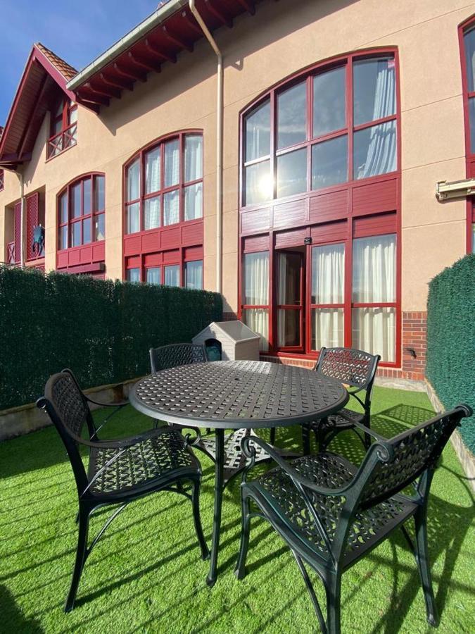 Apartamento En Complejo Residencial Rovacias Комільяс Екстер'єр фото